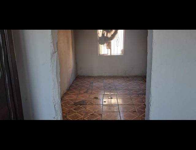 9 BEDROOM HOUSE FOR SALE IN EVATON